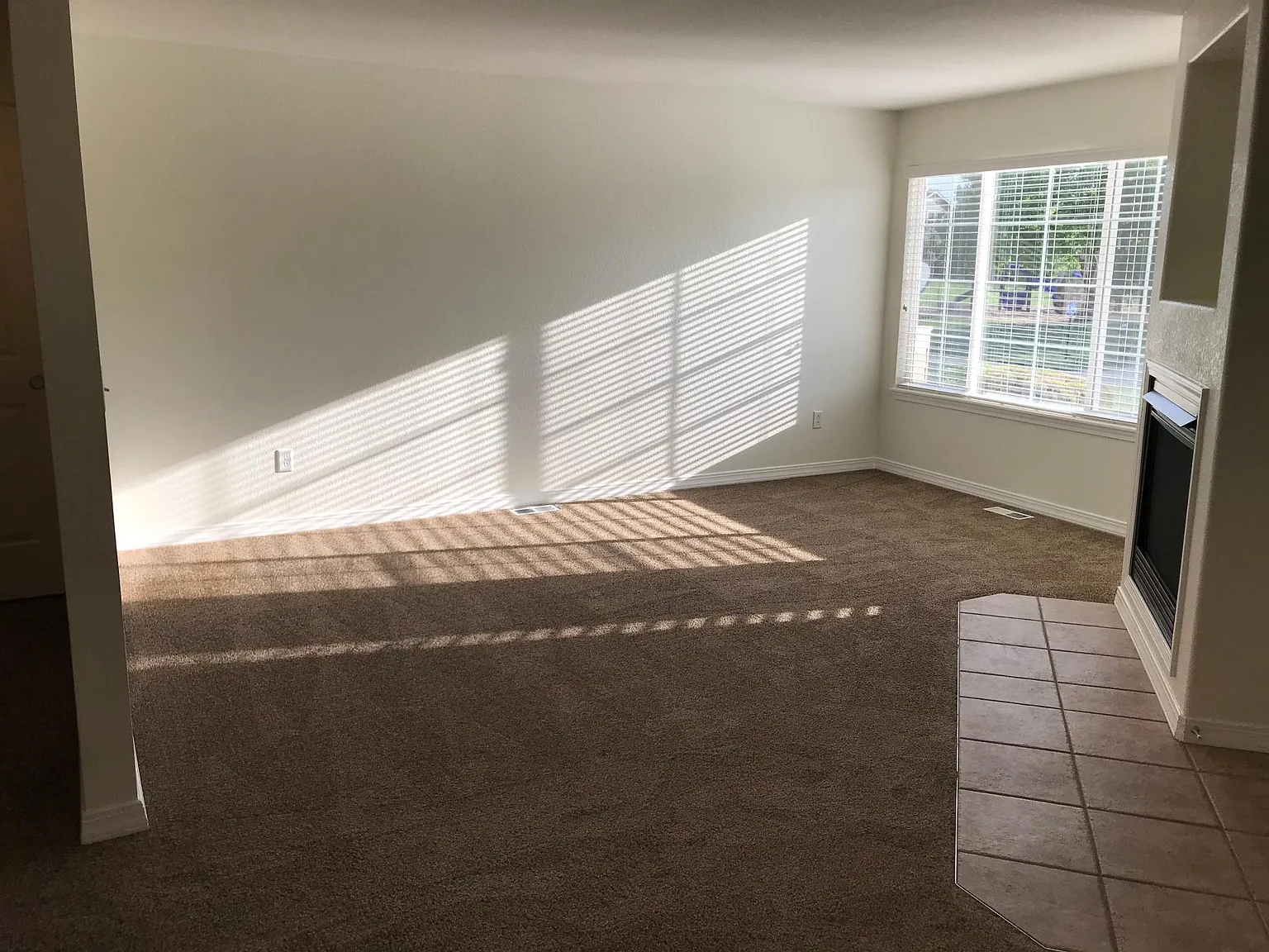 2 bed, 2.5 bath, 1746 sqft, $2,150 — Photo 2