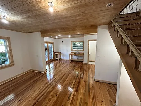 NW 11th Ave — Photo 2