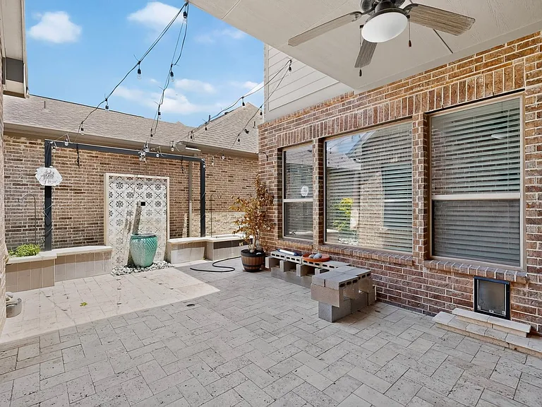8261 Kentland Dr — Photo 44