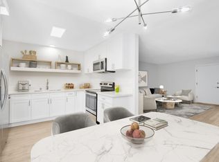1945 Garth, Los Angeles, CA 90034