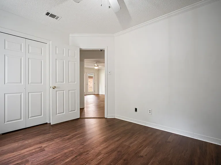 5609 Bentley Ct — Photo 16