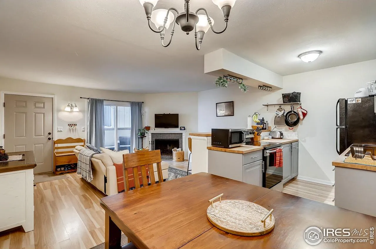 2 bed, 880 sqft, $1,750 — Photo 2