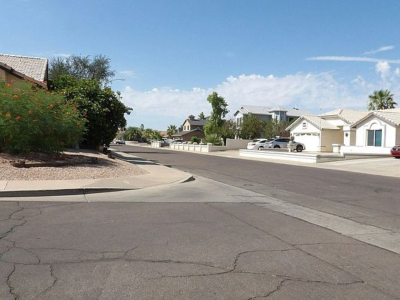 5th image of 12698 N 77th Dr