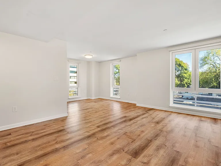 1008 Massachusetts Ave — Photo 12