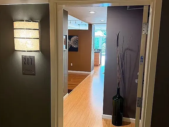 1 bed, 820 sqft, $2,200 — Photo 2