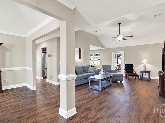 5th image of 202 Beaubrook Boulevard