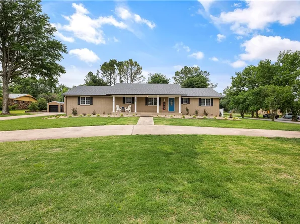 1609 SW 2nd St, Bentonville, AR 72712