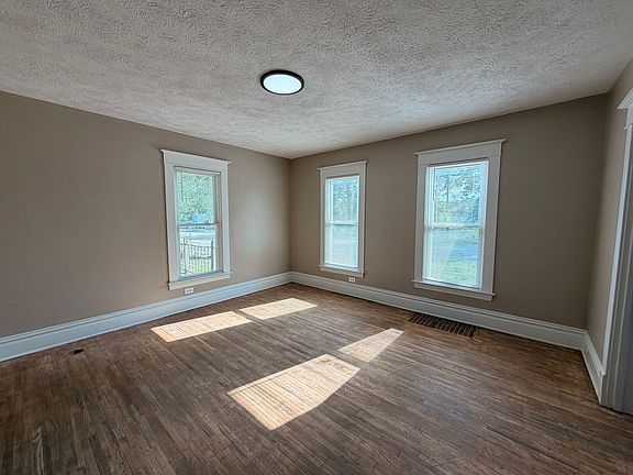 5th image of 53 Lamoreaux Dr NE