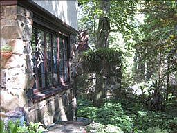 4th image of 79 Tulip Ave