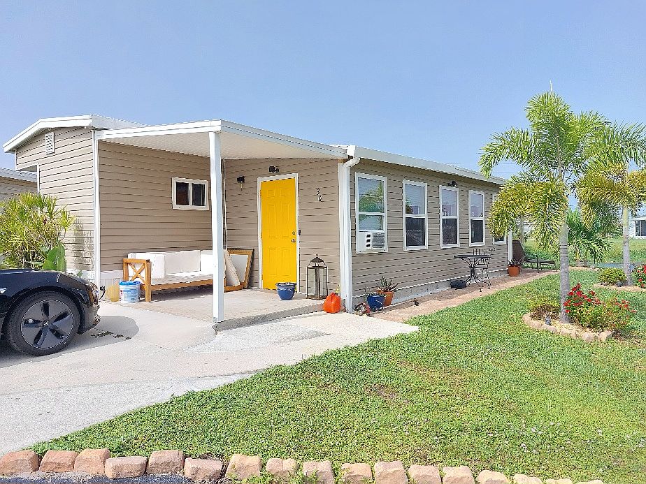 Covered front porch .Door has been changed to ocean blue