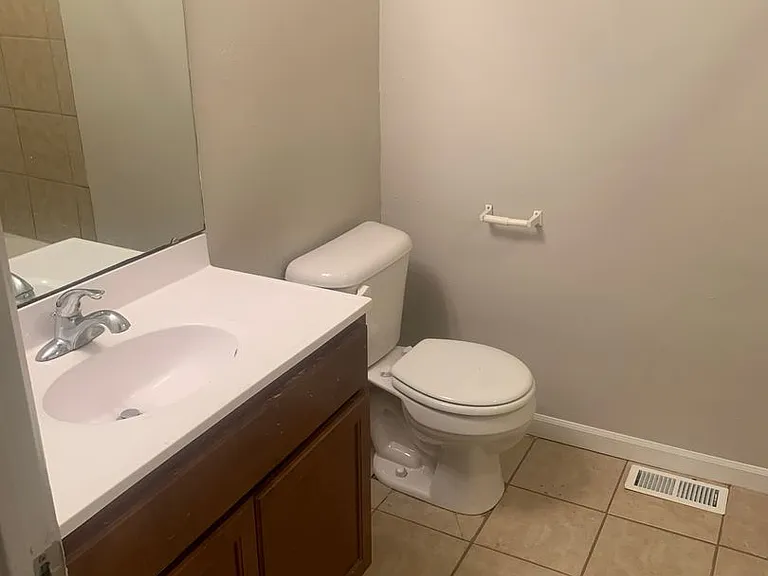 518 Hillsboro Ave — Photo 12