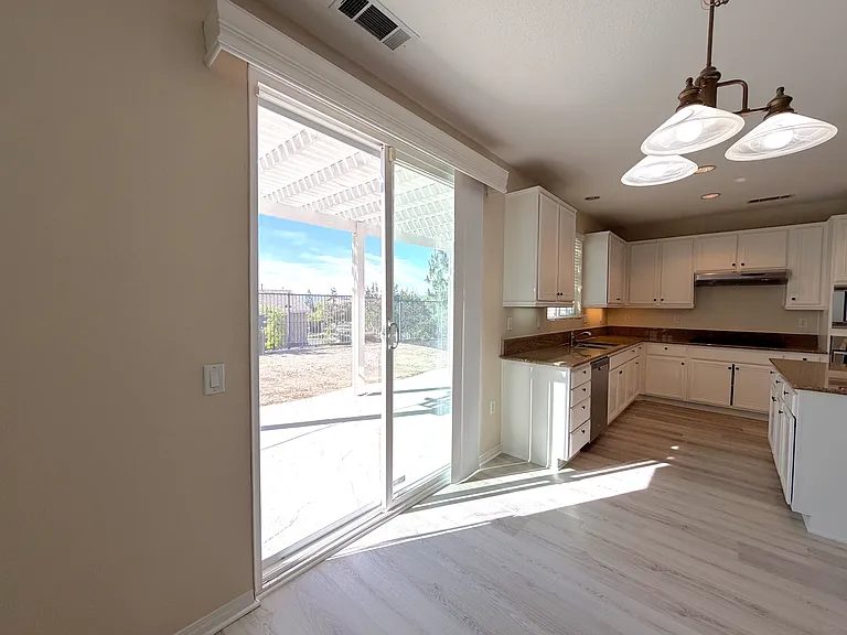 40220 Emily Pl — Photo 17