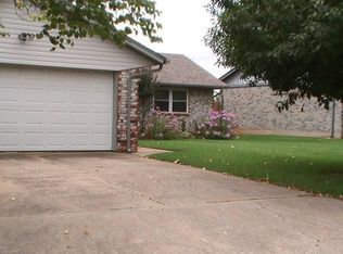 1016 Arlington Dr, Yukon, OK 73099