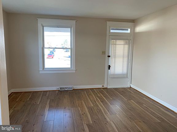 5th image of 929 Salem Ave