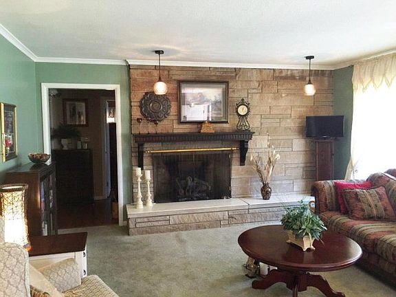 3rd image of 1035 McPherson Dr