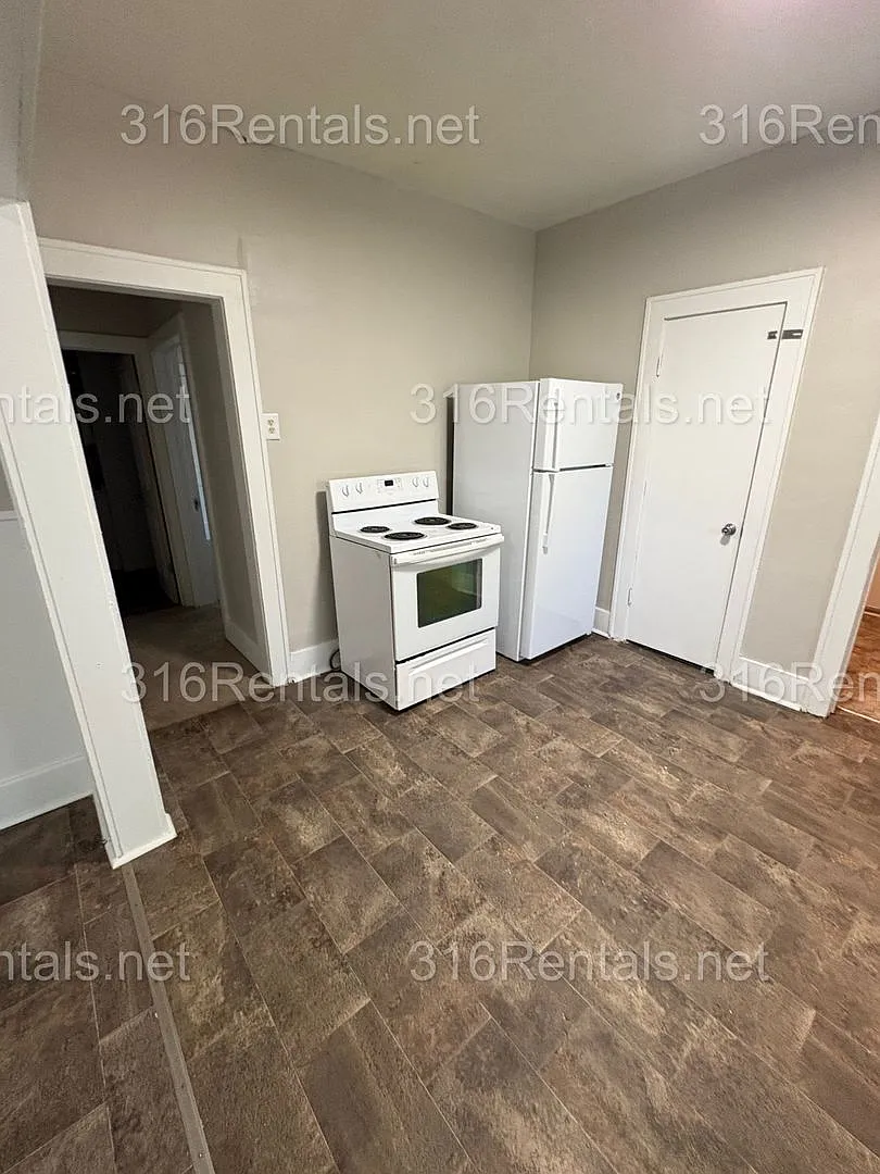 $1299 - 3 bedroom / 1 bathroom - Single Family Home — Photo 4