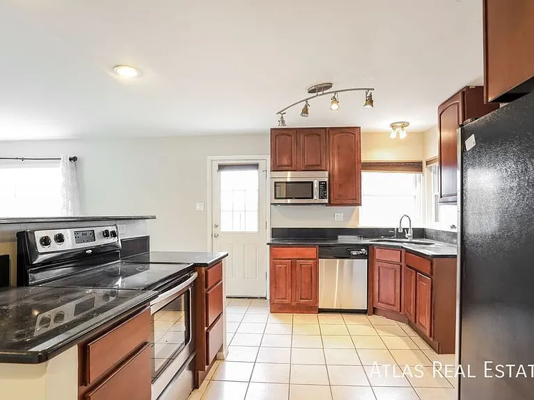 2920 S Glencoe St — Photo 1