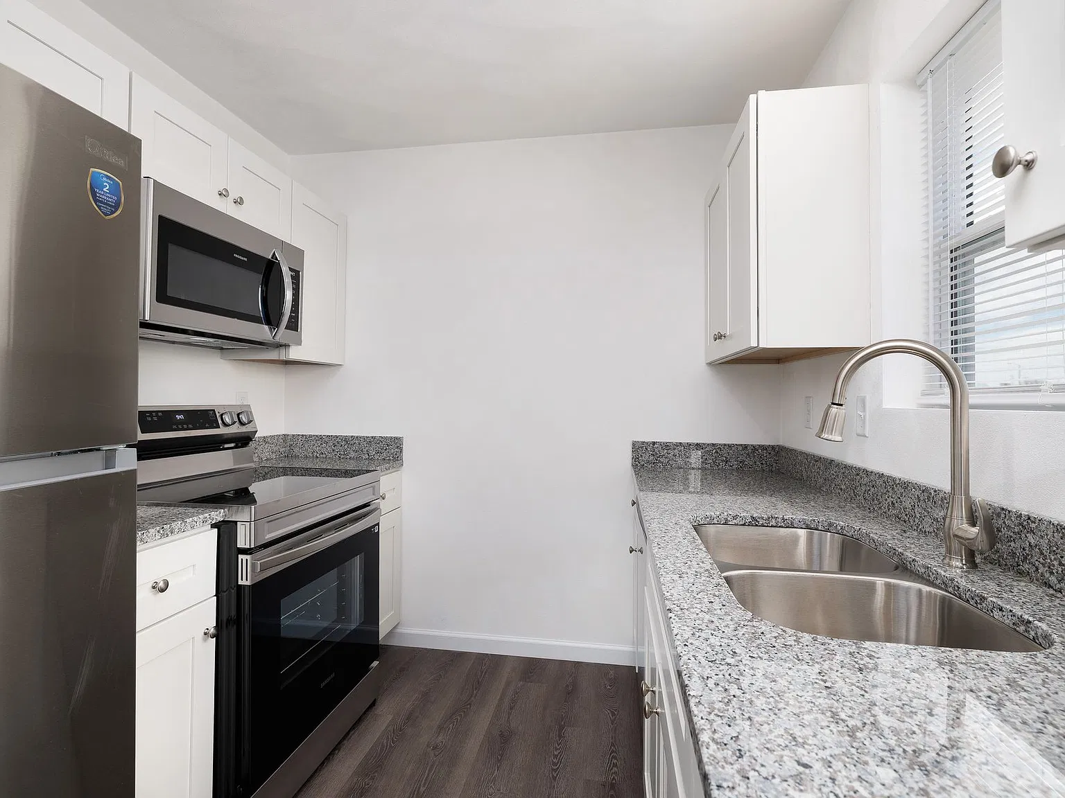 Falcon Place Townhomes — Photo 3