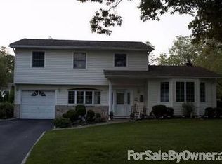 42 Stonywood Dr, Commack, NY 11725