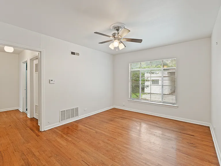 417 W Gramercy Pl #2 — Photo 5
