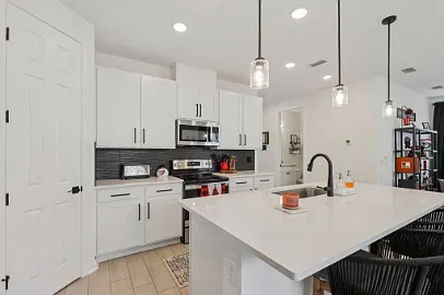 4 bed, 1872 sqft, $2,250 — Photo 4