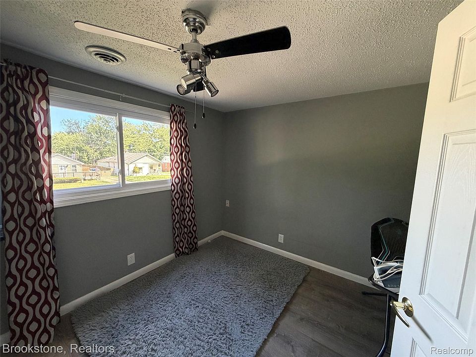23151 Lawson Ave, photo 18
