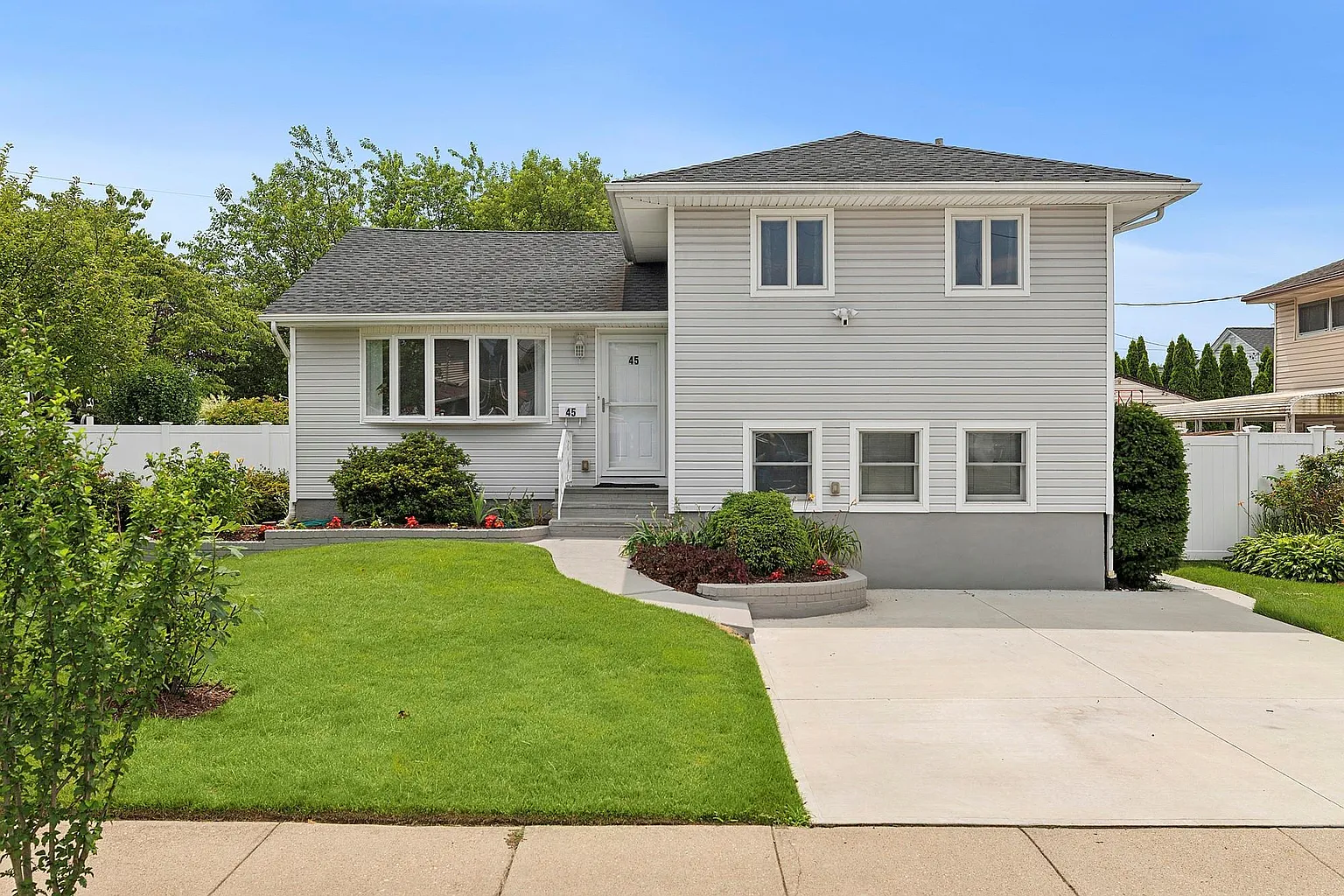 45 Elmtree Lane photo 1