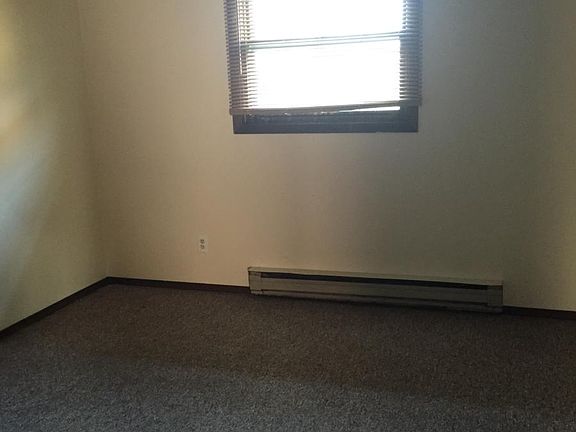 5th image of 422 Windsor Dr APT 3