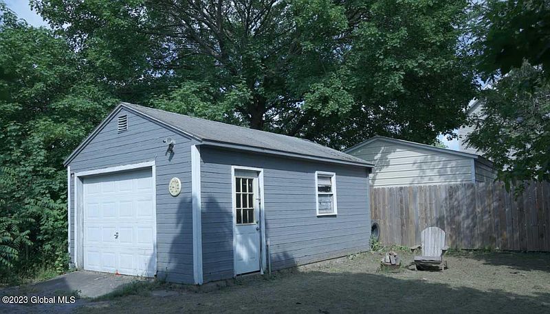 2nd image of 1017-1019 Mathews Avenue