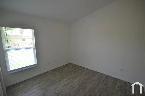 2225 Carver Ave — Photo 7