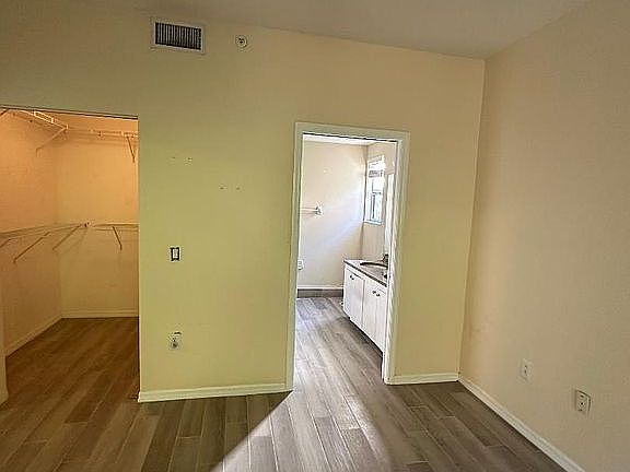 3rd image of 6655 Huntington Lake Cir #101