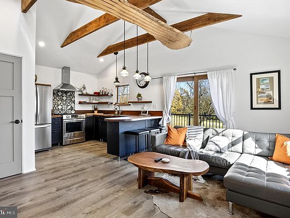 4th image of 621 Sugars Bridge Rd