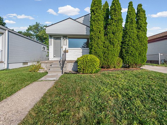 3rd image of 2478 River Dr