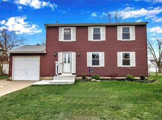 239 Oakbrook Dr, West Seneca, NY 14224