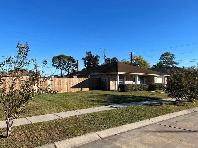1st image of 2401 Creely Dr