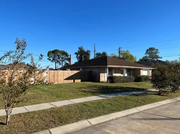 2401 Creely Dr, Chalmette, LA 70043