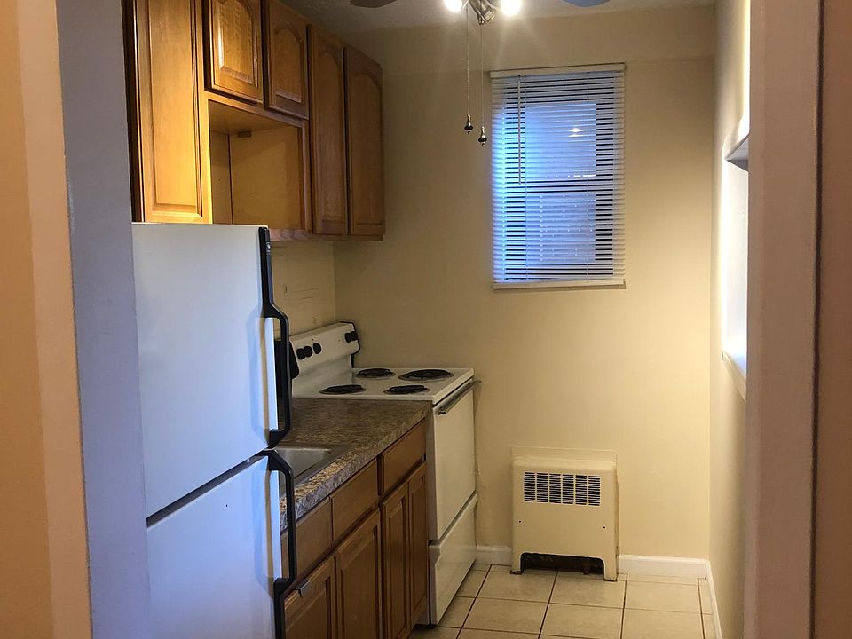1st image of 11720 Edgewater Dr APT 119