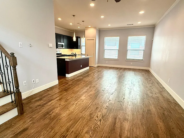 5875 Ross Ave #4 — Photo 3