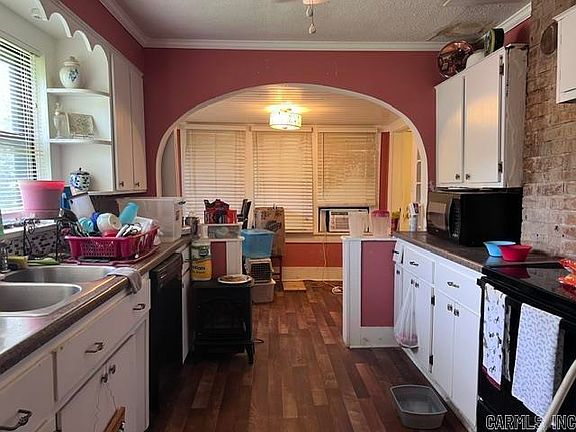 2nd image of 200 Mason St