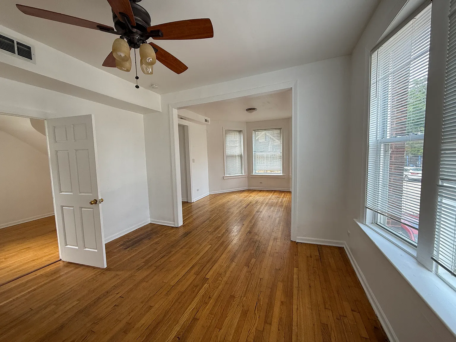 3 bed, 1450 sqft, $2,100 — Photo 2