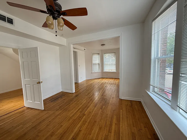 1033 S Oakley Blvd #1-R — Photo 2