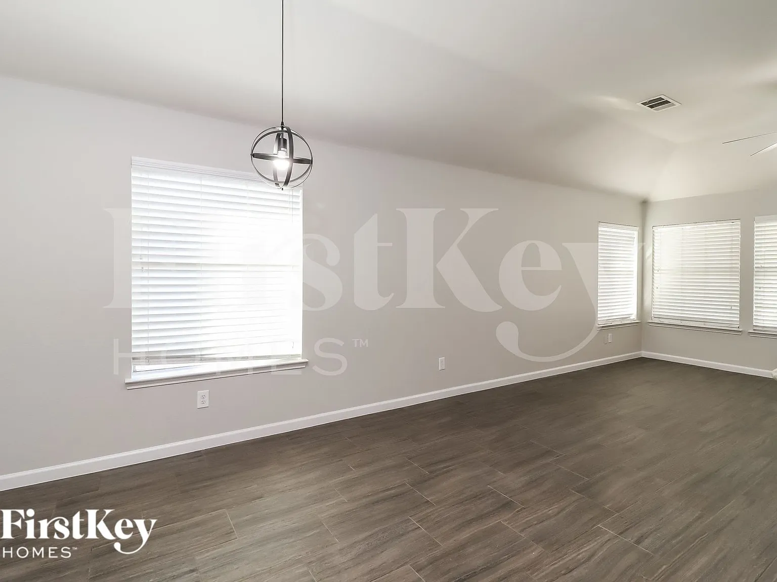3 bed, 2.0 bath, 1819 sqft, $2,245 — Photo 3