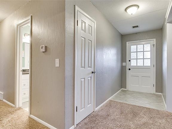 4th image of 2933 Berkshire Way