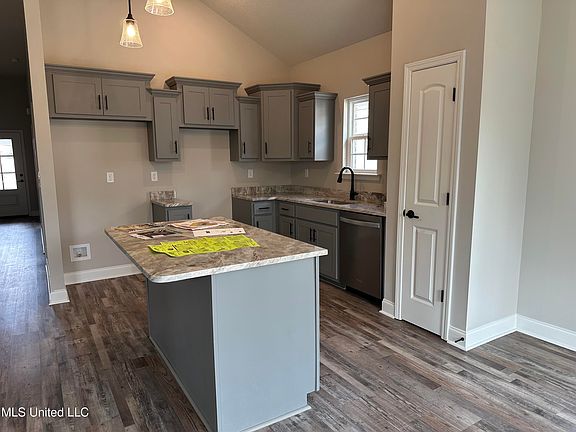 3rd image of 343 Country Garden Dr