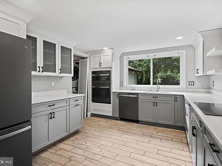 511 Avondale Dr — Photo 28