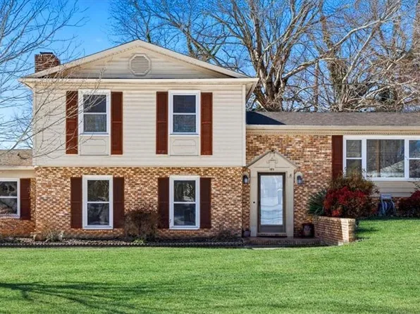 1811 Downing St, Greensboro, NC 27410