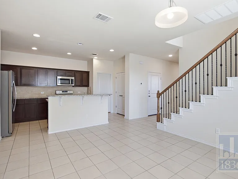 729 Manzano Ln #T3 — Photo 2