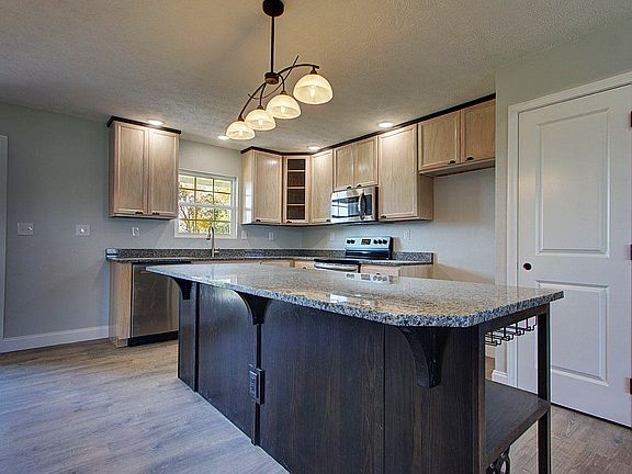 3rd image of 1709 Veta Dr