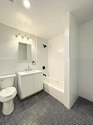 Bathroom, photo 1