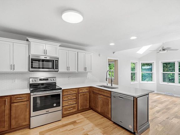 2nd image of 546 Beechwood DRIVE